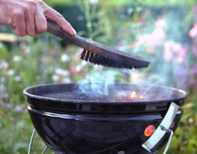 Så rengör du din kolgrill – steg för steg